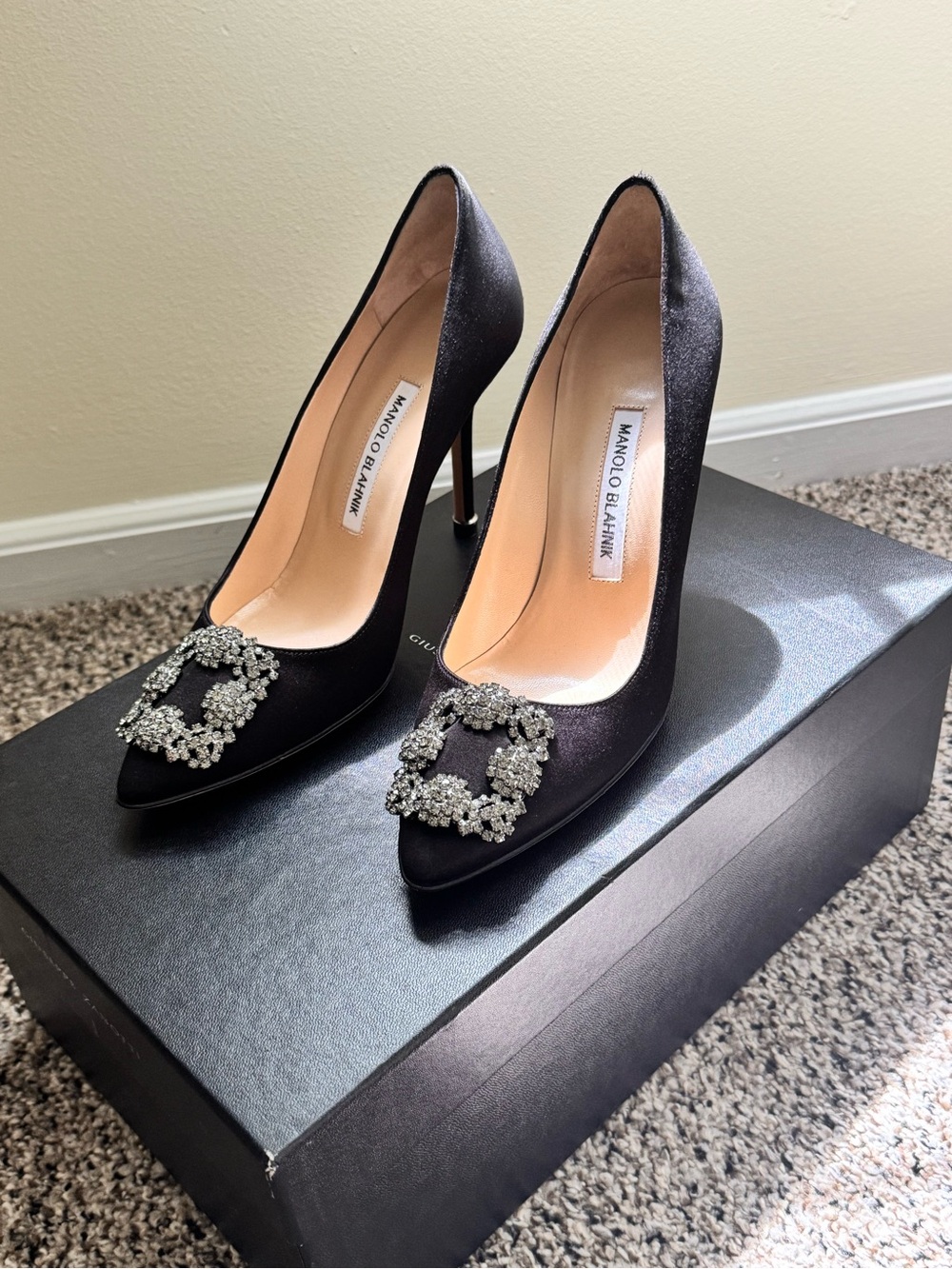 Manolo Blahnik Black Satin Hangisi 90 Crystal-Buckle Pumps New🖤105 mm